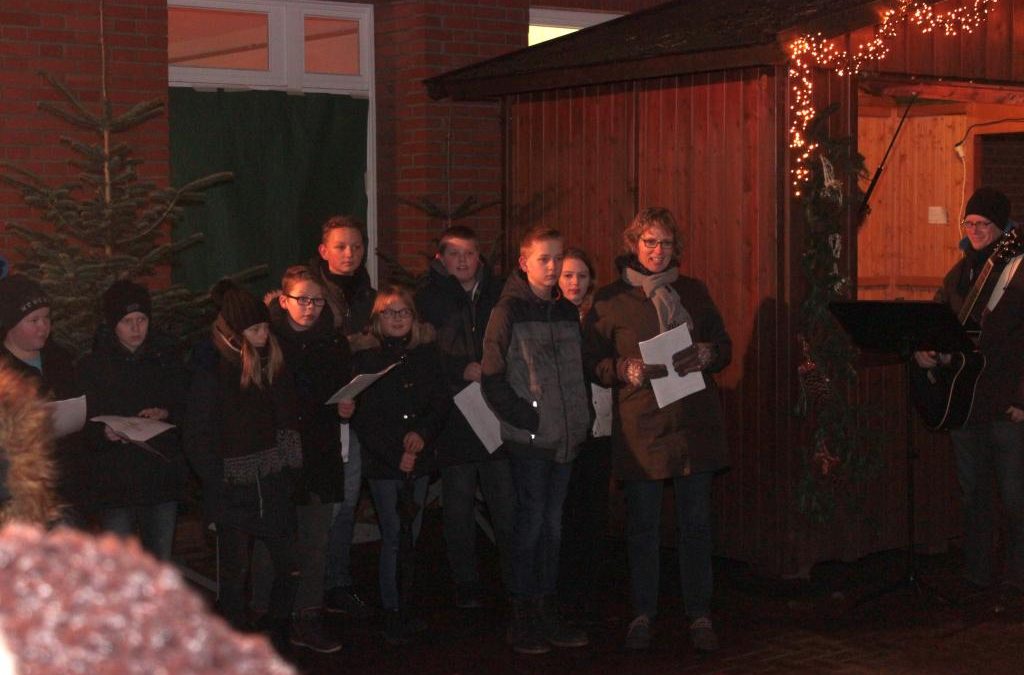 Lebendiger Adventskalender im „Plattdeutschen Jahr“