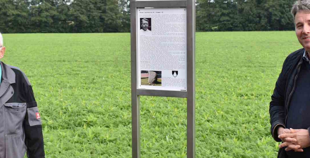 Heimatverein stellt Bankgruppe auf und enthüllt Gedenkstele in Schwichteler